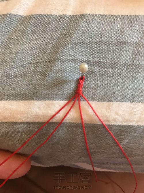 宝宝红绳手链 第3步