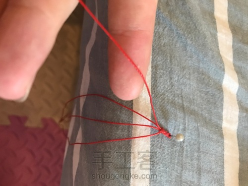 宝宝红绳手链 第4步