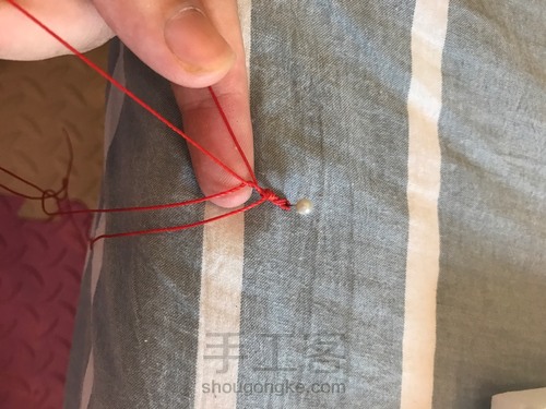 宝宝红绳手链 第5步