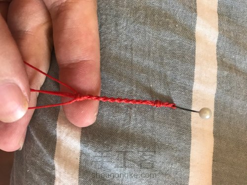 宝宝红绳手链 第8步