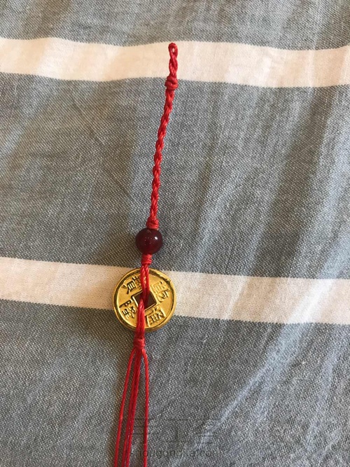 宝宝红绳手链 第10步