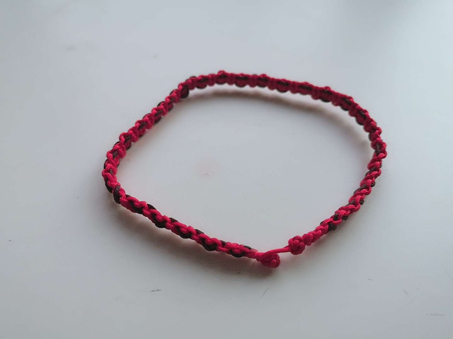 很简单，学的第一个编织手链。