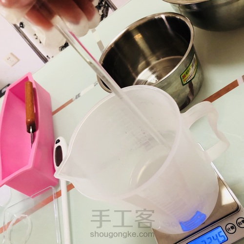 今个做个中性手工皂,无添加 第3步