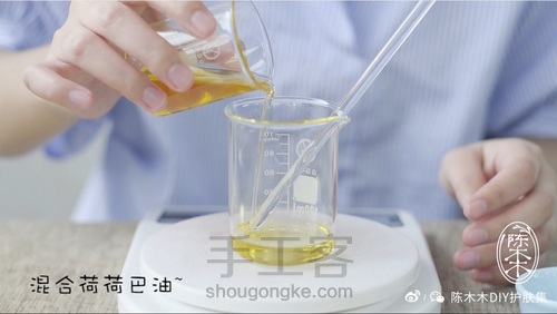 少女，过来挑一支好用的润唇膏 第2步