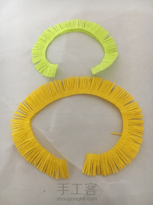 小雏菊皱纹纸花图文教程 第2步