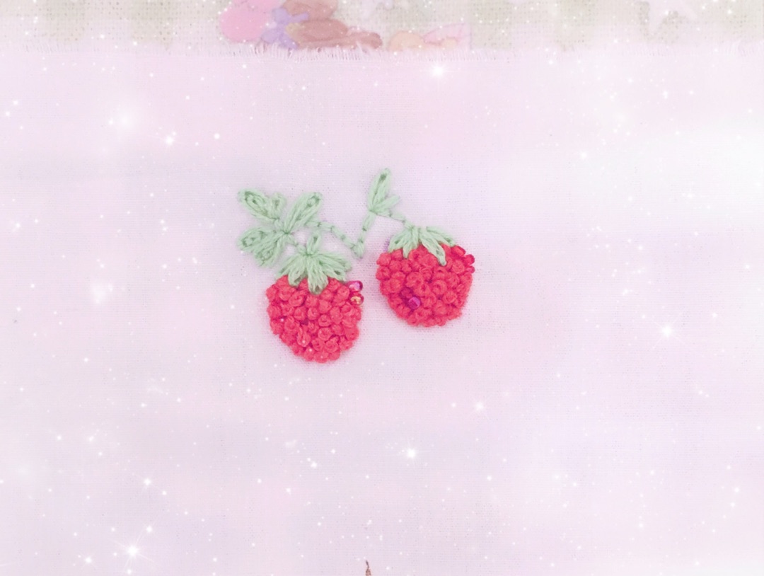 绣一颗小草莓
