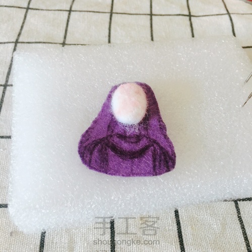 【原创毛毡手作】小红帽姑娘｜毛毡挂件／胸针 第2步