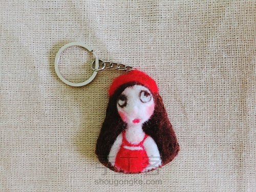 【原创毛毡手作】小红帽姑娘｜毛毡挂件／胸针 第7步