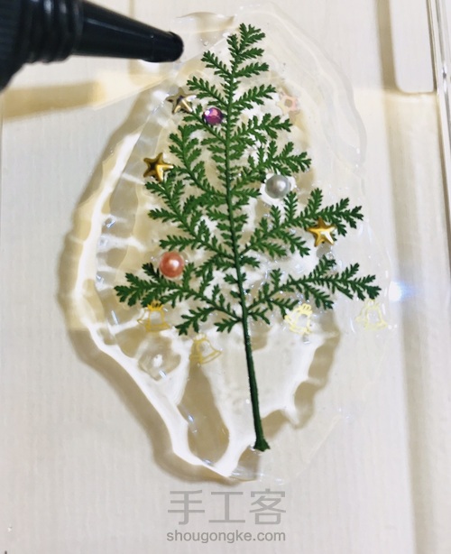 手中的圣诞树（滴胶手机壳） 第3步
