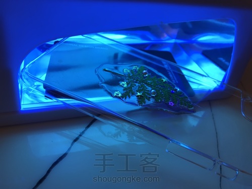 手中的圣诞树（滴胶手机壳） 第4步