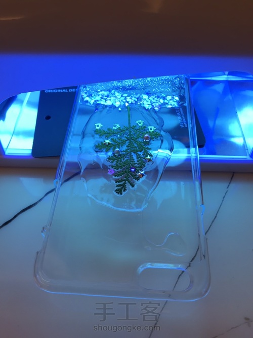 手中的圣诞树（滴胶手机壳） 第6步