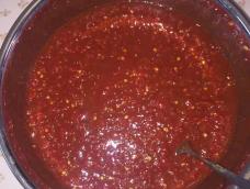 新鲜红辣椒下来的时候，做点辣椒酱吧，特别好吃