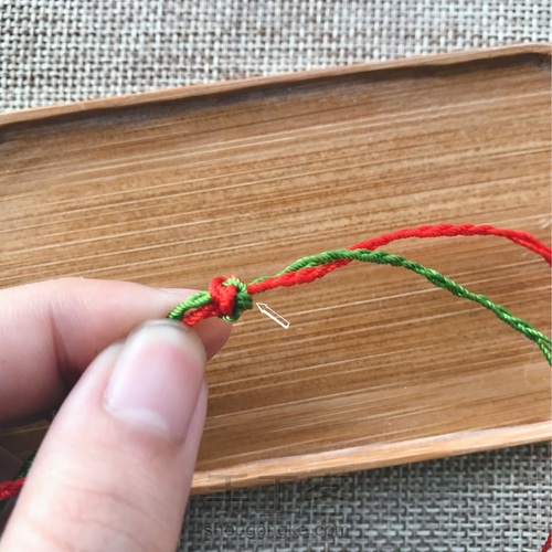 编手绳必会的纽扣结教程 第8步