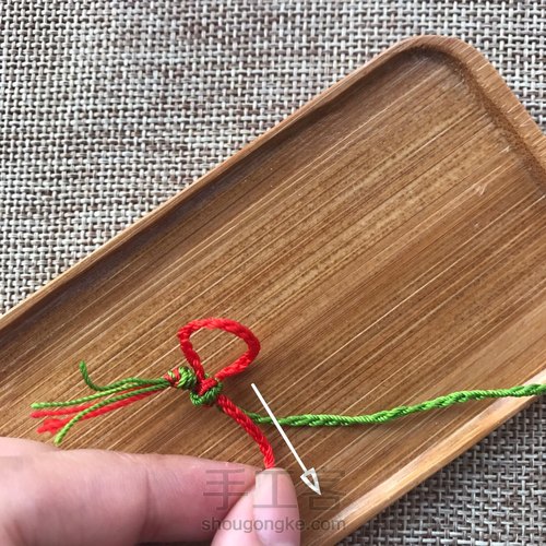 编手绳必会的纽扣结教程 第12步