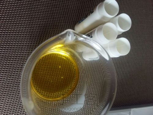 橄榄蜂蜜润唇膏 第5步