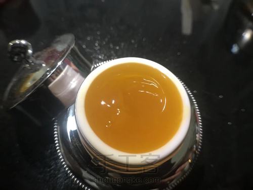 玻尿酸修复唇膜 第2步