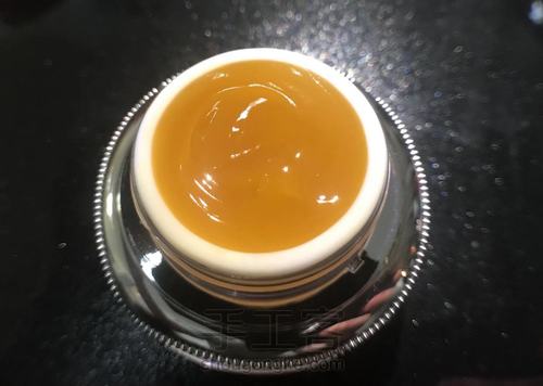 玻尿酸修复唇膜 第3步