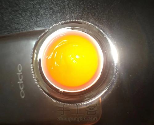 玻尿酸修复唇膜 第4步