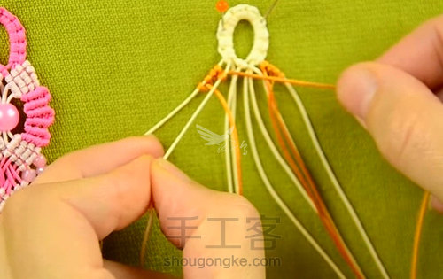 粉色好看手链，易学就会，要说谢谢请到留言区。。。 第18步
