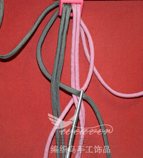 伞绳编织手链-2 第5步