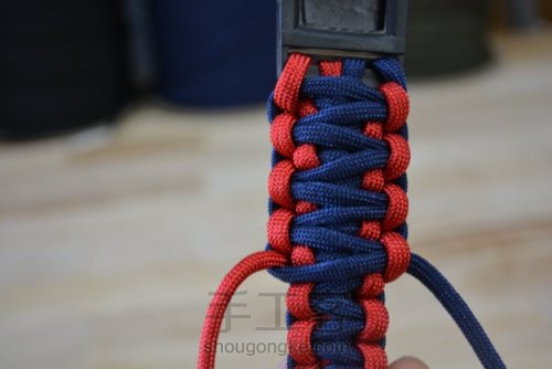 一款简单的蛇结宠物犬编织项圈 第38步