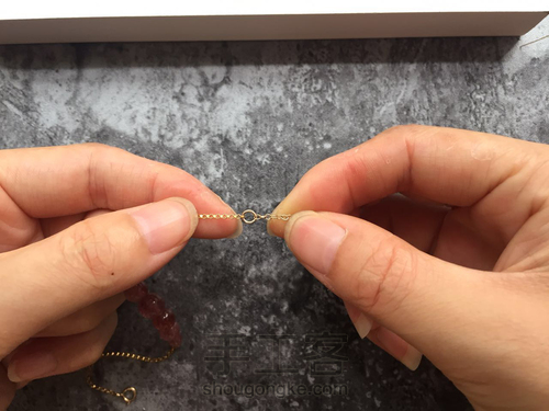 草莓晶塔珠手链制作 第6步