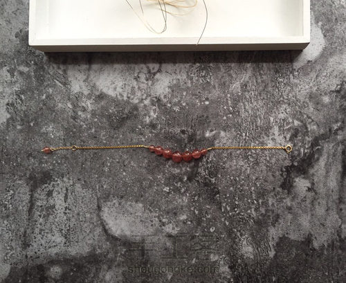 草莓晶塔珠手链制作 第9步