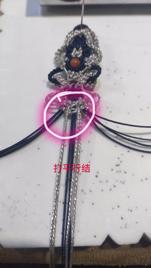 斜卷结款项链绳。 第47步