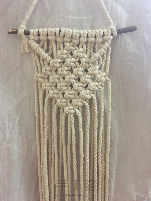 招桃花的手工编织小挂毯壁挂Macrame 第7步