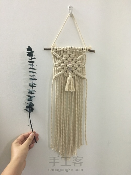 招桃花的手工编织小挂毯壁挂Macrame 第10步