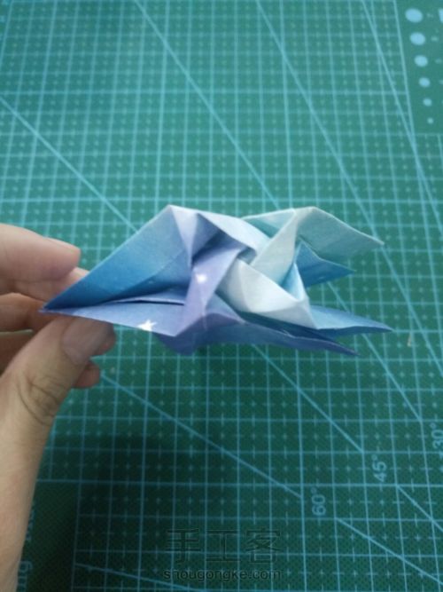 玫瑰纸鹤折法 第16步