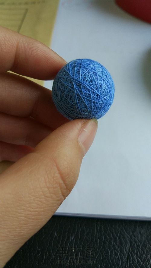 手鞠球小发饰 第2步