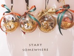 这是一个超详细教程哦！教你做一只萌萌的圣诞小鹿，可以做钥匙扣，包挂，还可以放在透明球球里做车挂咯！Bling bling ～超有圣诞气氛哟！