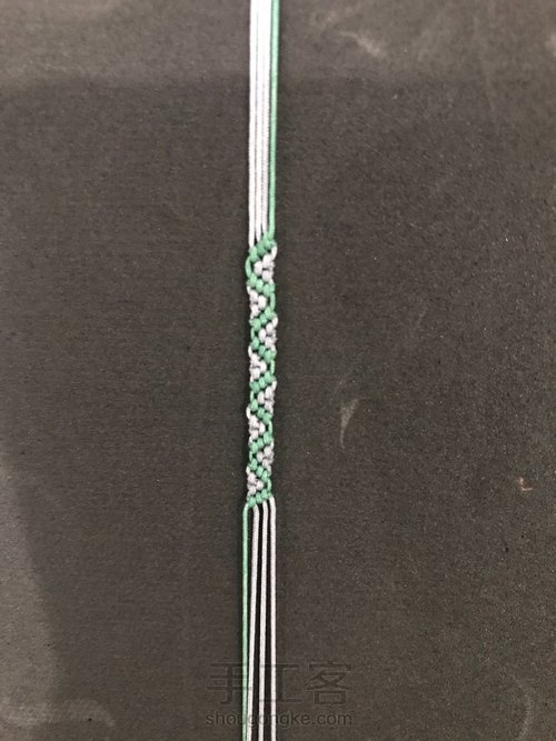 四线反斜卷结波浪纹手绳 第1步