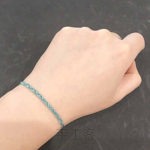 四线反斜卷结波浪纹手绳 第6步