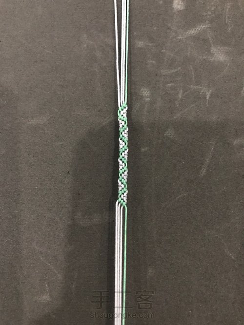 四线反斜卷结波浪纹手绳 第5步