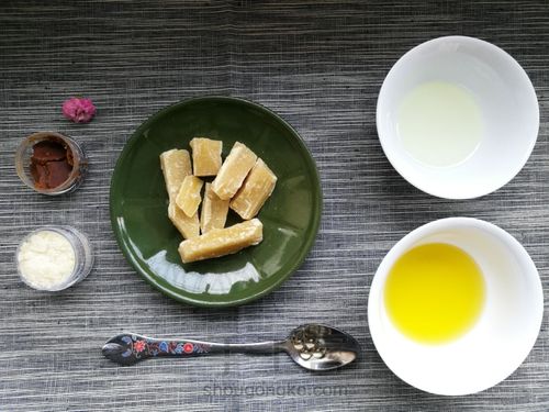 手工橄榄油润唇膏 第2步