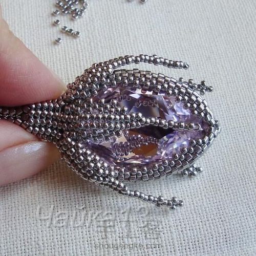 水滴钻花骨朵胸针 第17步