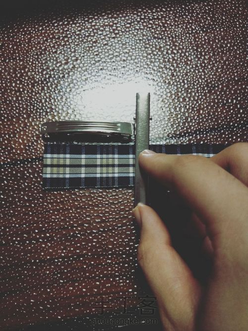 制作一个独一无二的蝴蝶结头饰 第4步