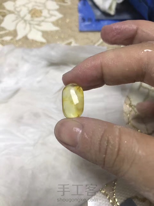 惊喜蜕变:琥珀原石打磨抛光的过程 第6步