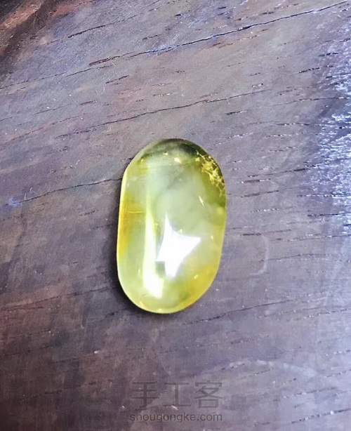 惊喜蜕变:琥珀原石打磨抛光的过程 第7步