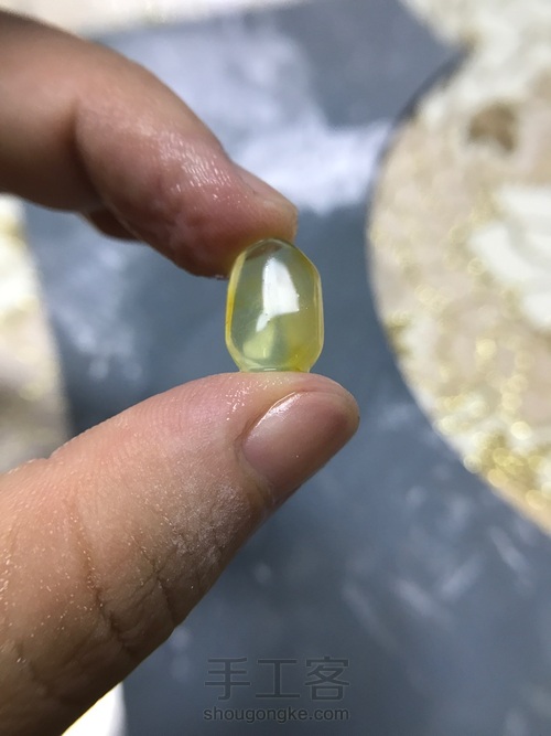 惊喜蜕变:琥珀原石打磨抛光的过程 第11步