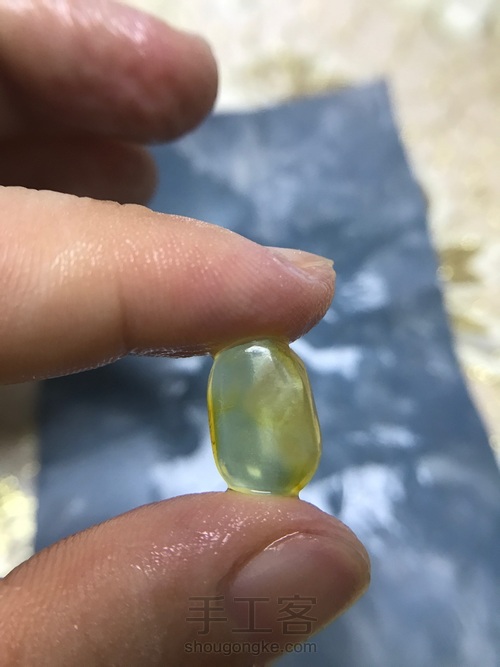 惊喜蜕变:琥珀原石打磨抛光的过程 第10步
