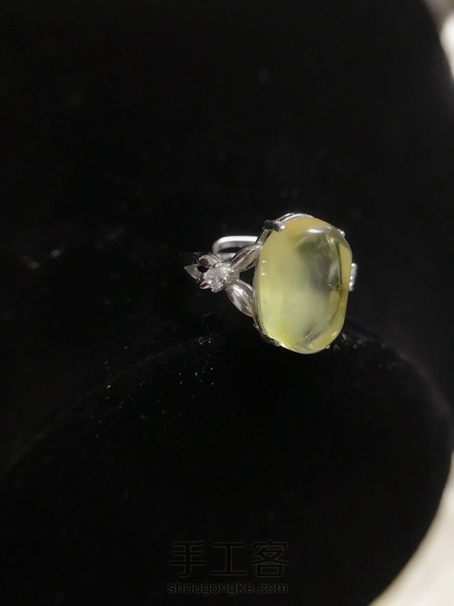 惊喜蜕变:琥珀原石打磨抛光的过程 第17步