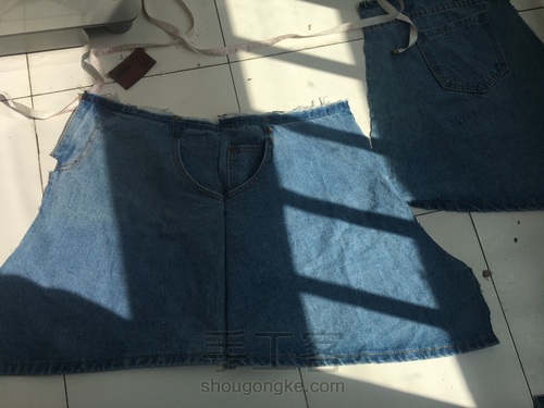 牛仔短裤做单肩手提包 第2步