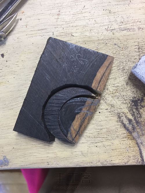 黑檀木月牙形吊坠 第1步