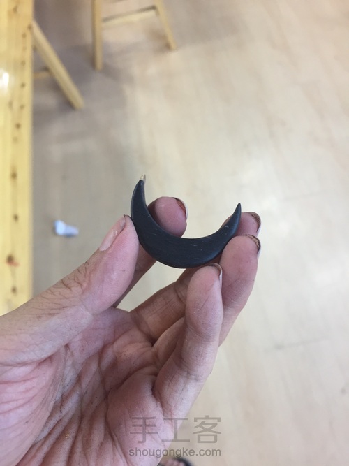 黑檀木月牙形吊坠 第5步