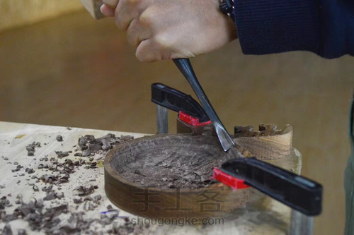 黑胡桃木纯手工麋鹿挖盘详解 第4步