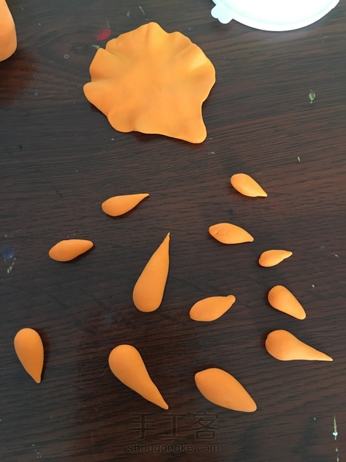 古铜背景的花瓶 第8步