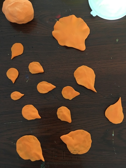 古铜背景的花瓶 第9步